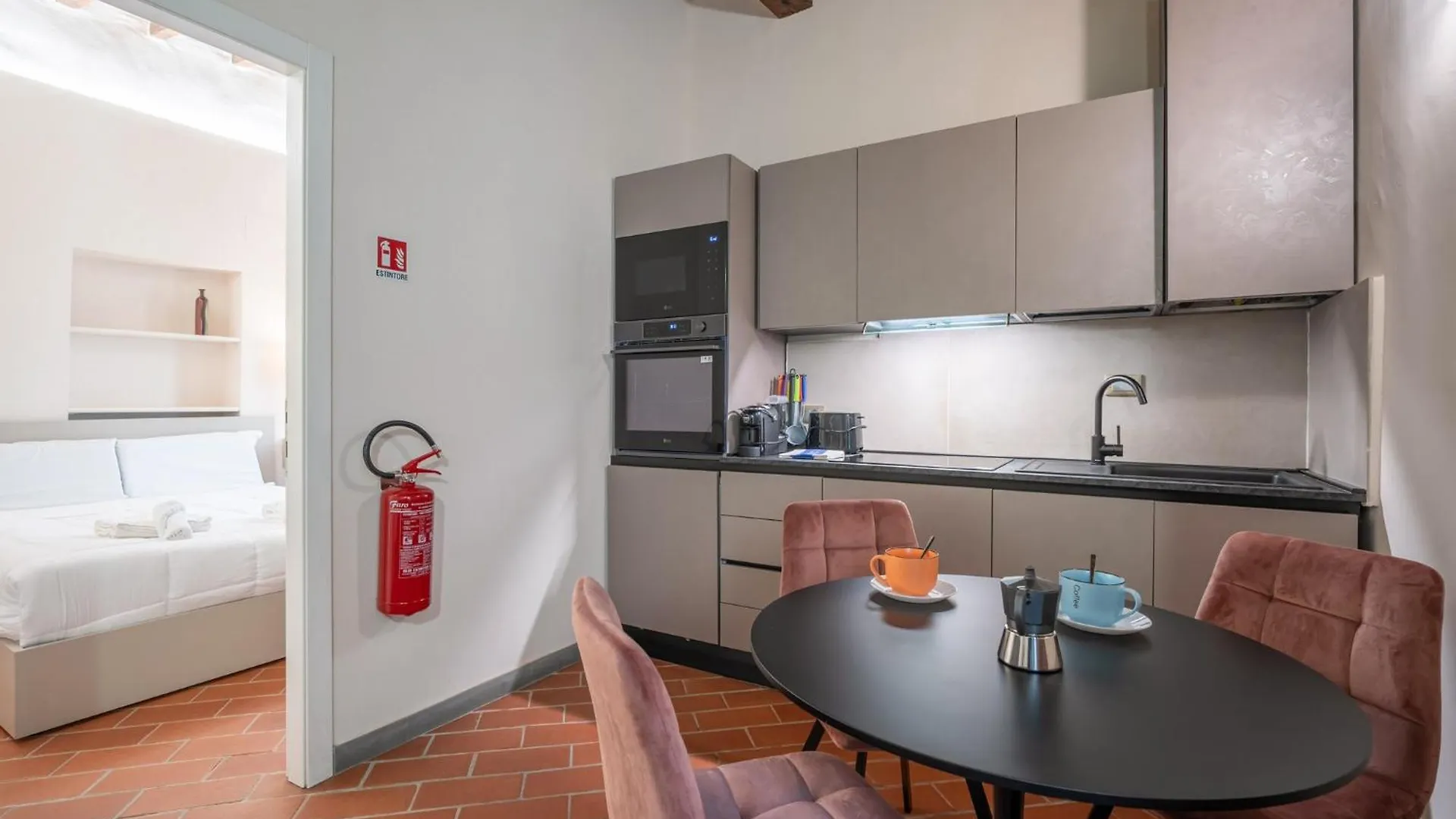 Apartment Ponte Vecchio Central Flats Florence Italy