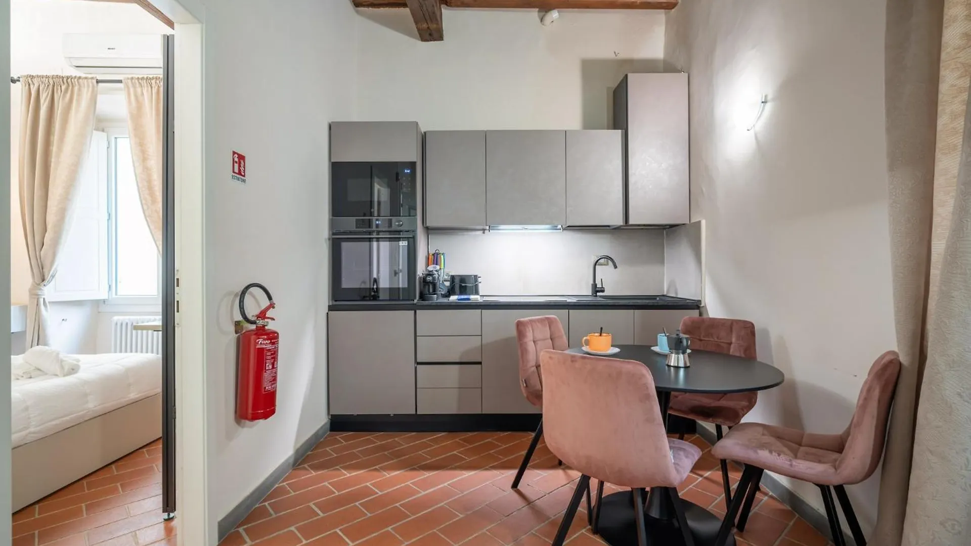 Ponte Vecchio Central Flats Florence Apartment